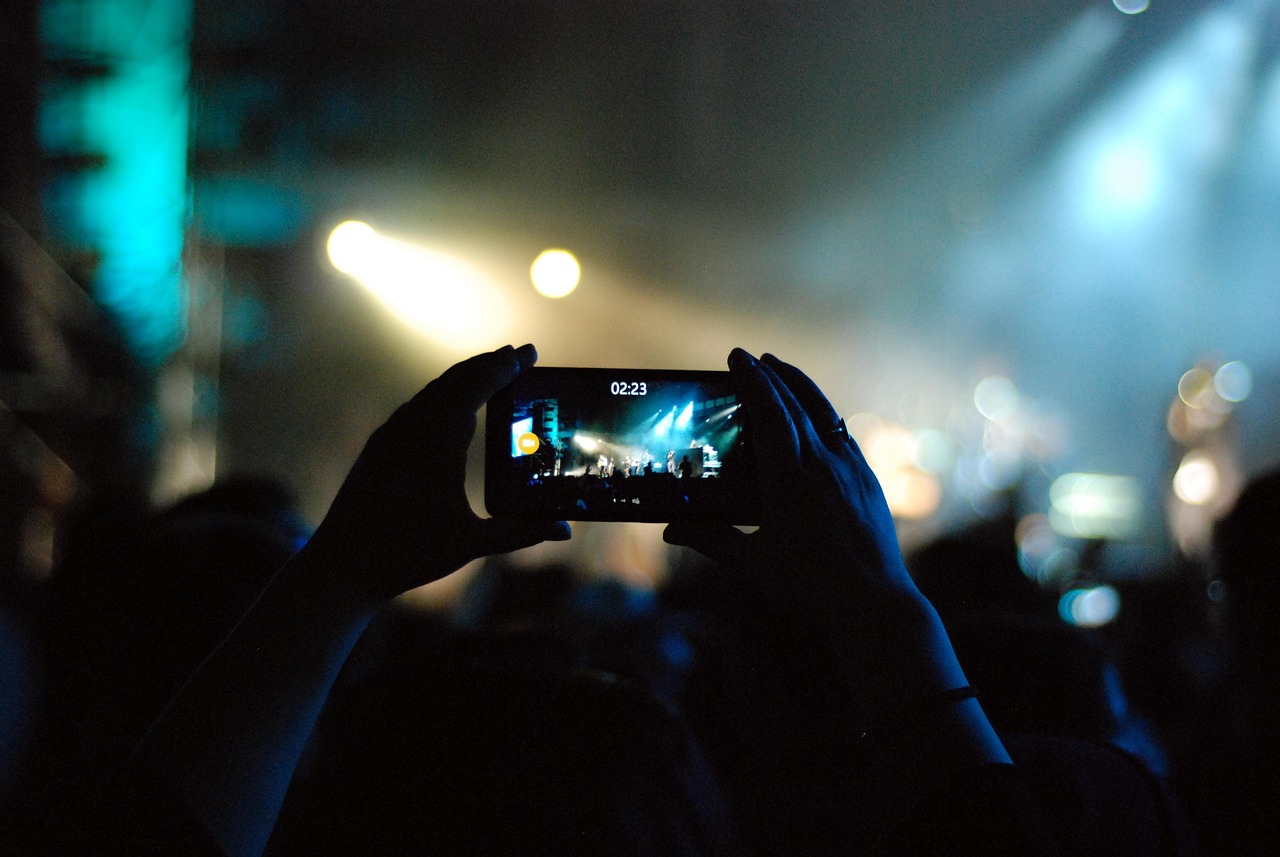 Courts weigh allowing live video coverage