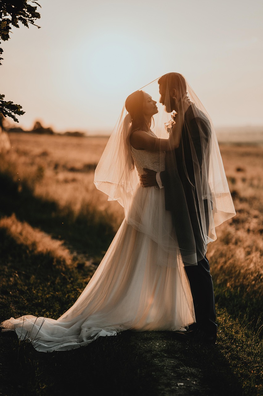 Wealth gap strains romantic relationships