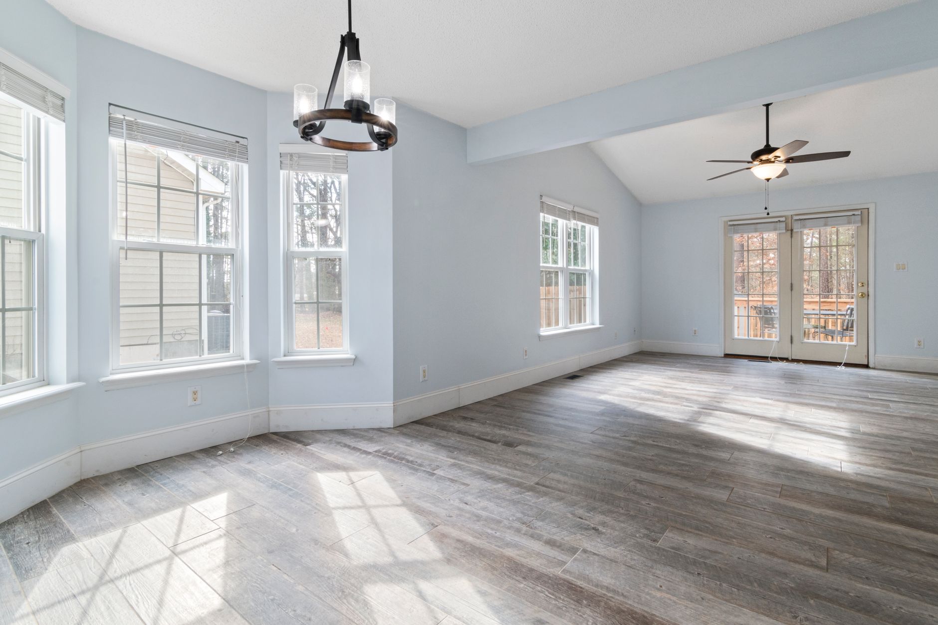 Common Mistakes Homeowners Make When Choosing Vinyl Replacement Windows