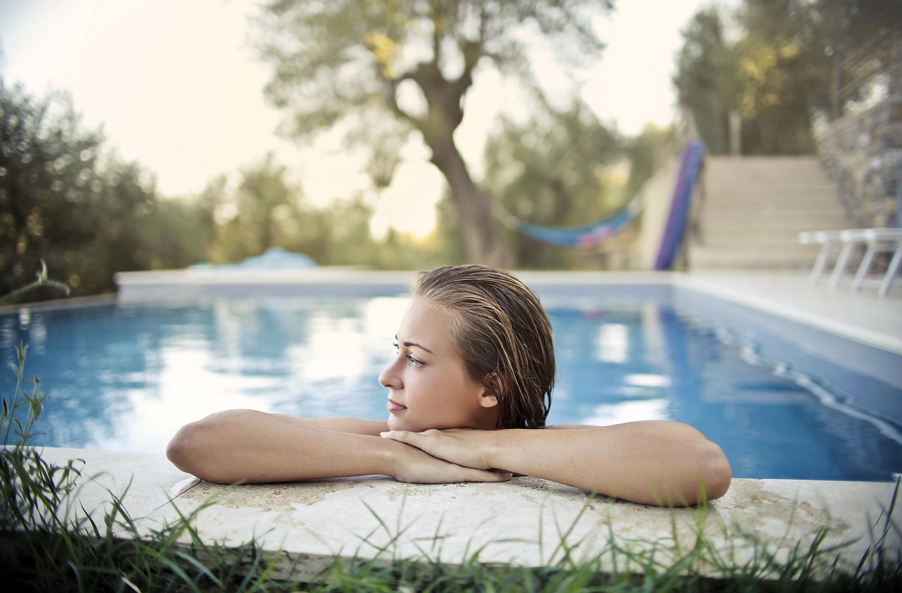 Advantages and Disadvantages of natural stones for swimming pools