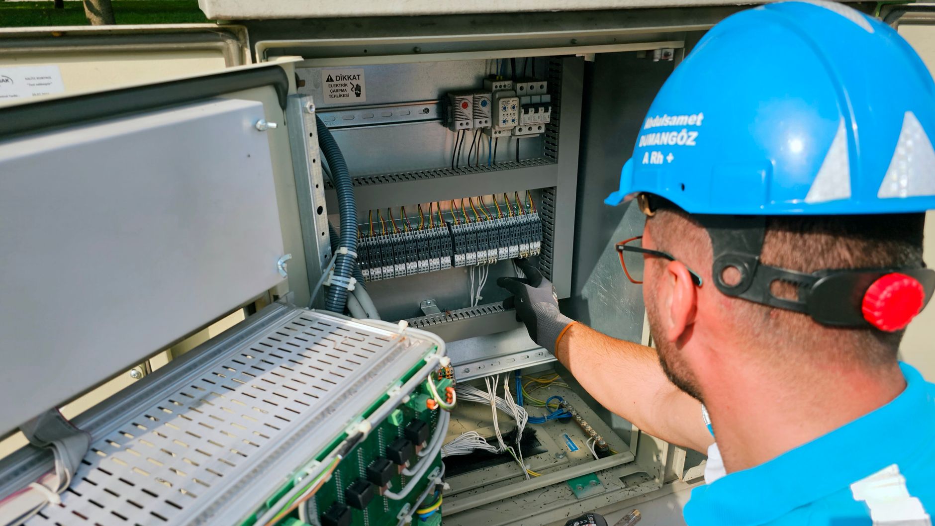 How An Uninterruptible Power Supply Works
