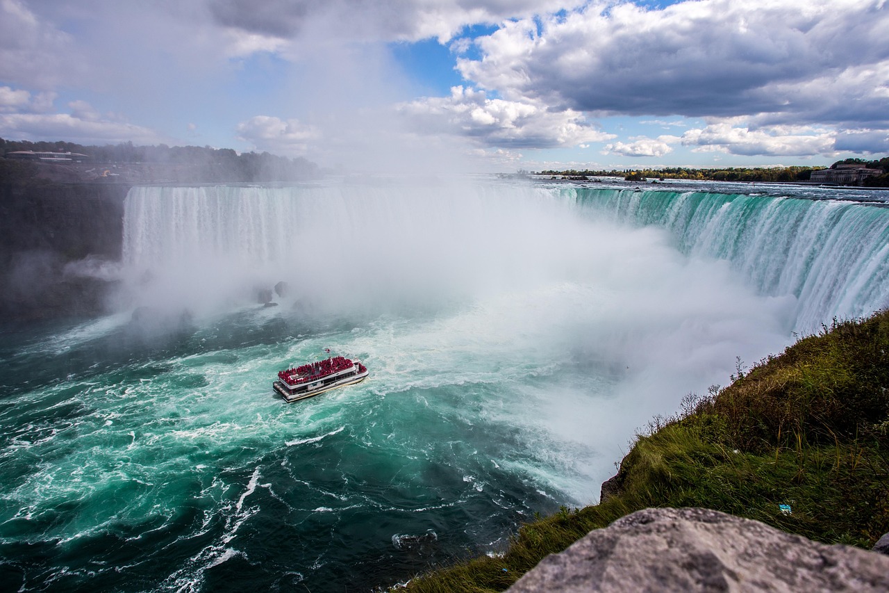 Why Booking a Niagara Falls Tour Beats Going It Alone: Convenience, Expertise, and Photo-Perfect Memories