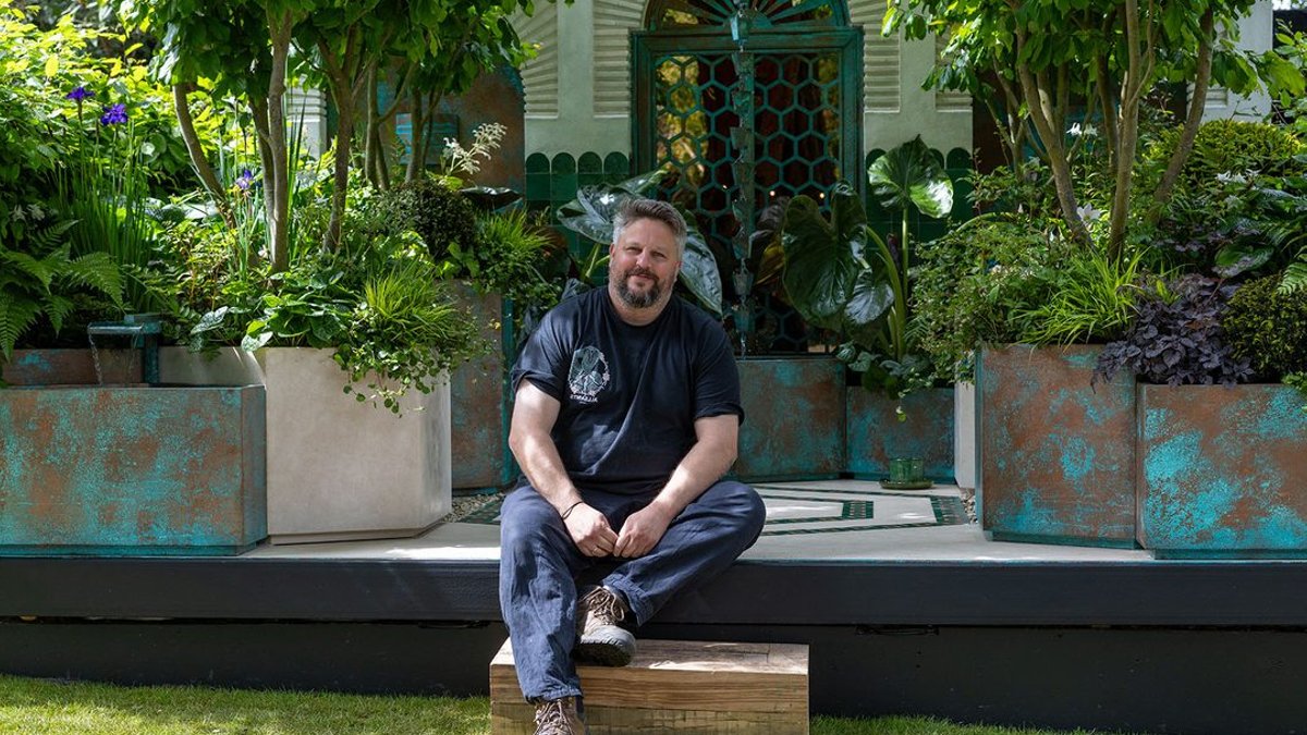 Avoid a £30,000 garden repair bill with this small space Avoid a £30,000 garden repair bill with this small space - garden drainage