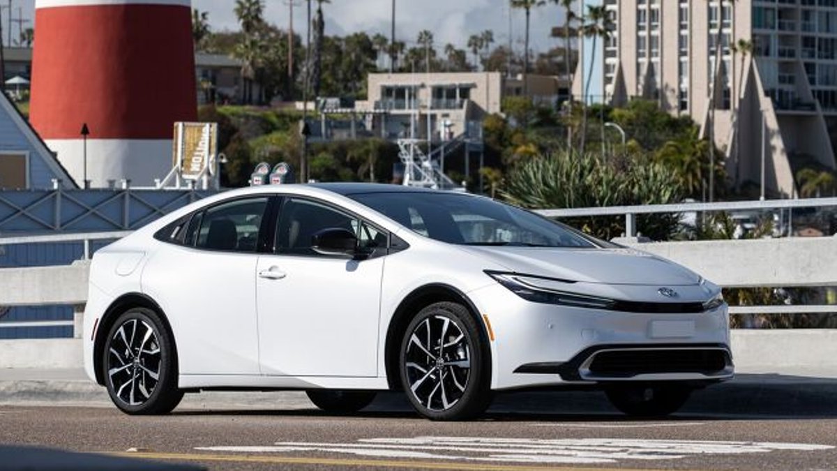 Price Gap Between 2026 and 2027 Toyota Prius