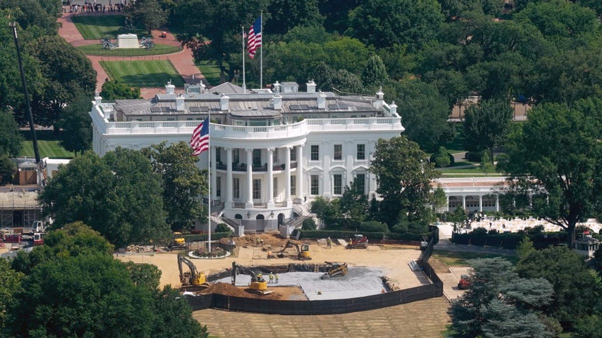 White House installs $6M helipad to save lawn