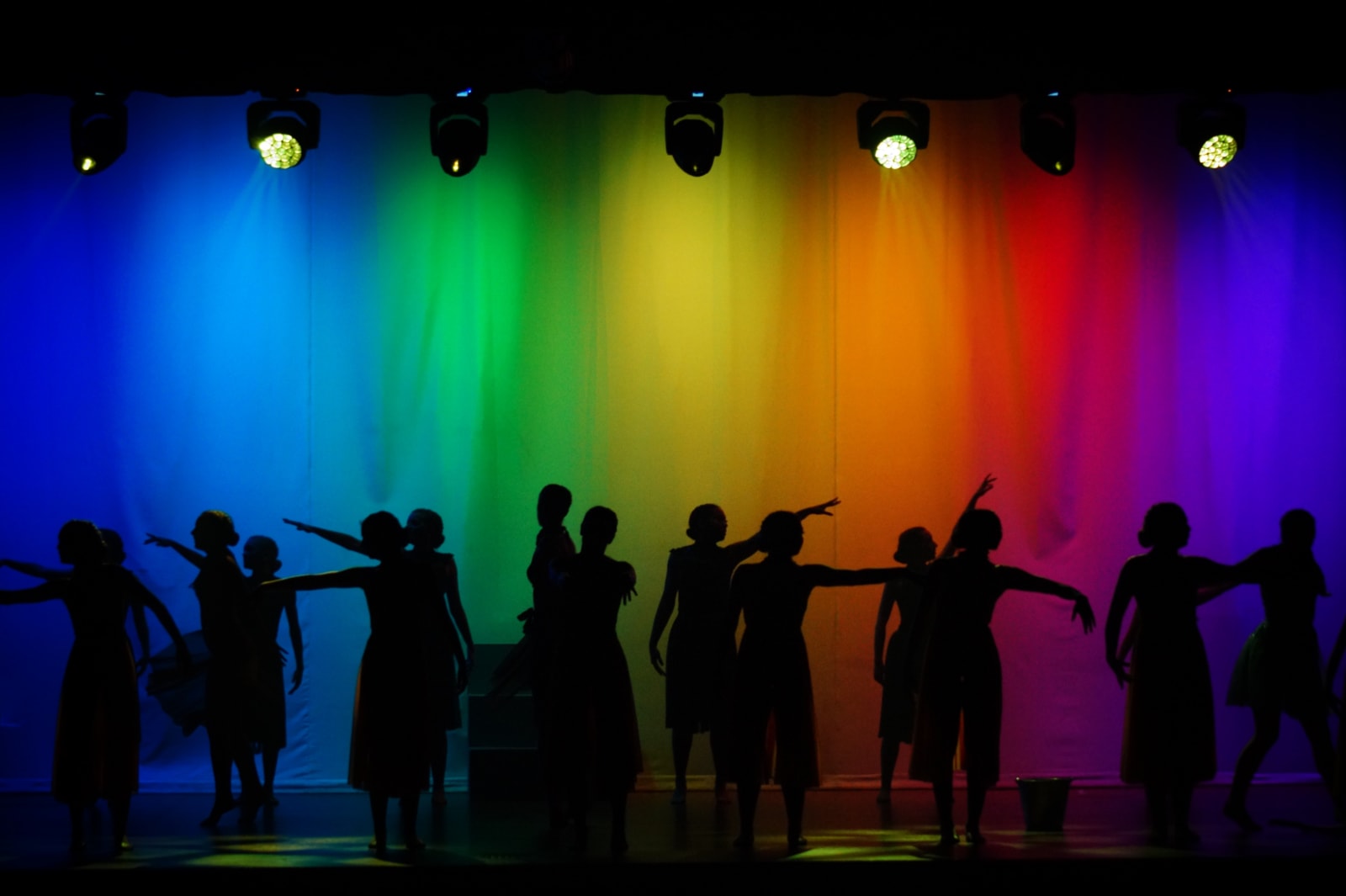 Dansa jove sota els focus