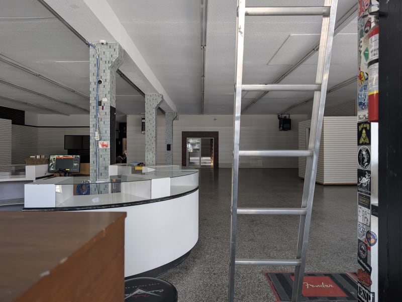 Vacant storefront 3