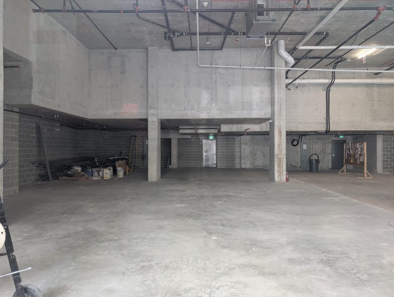 Vacant storefront 16