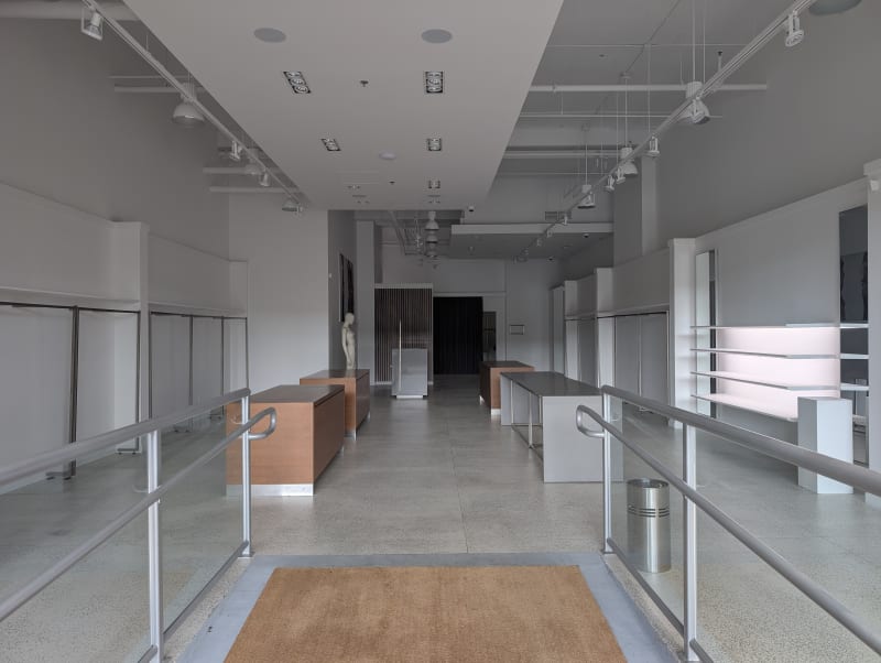 Vacant storefront 19