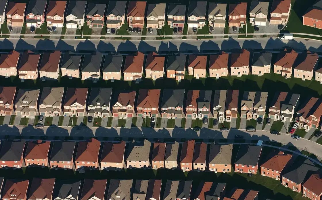 A residential neighborhood in Utah Valley below the Wasatch Mountains