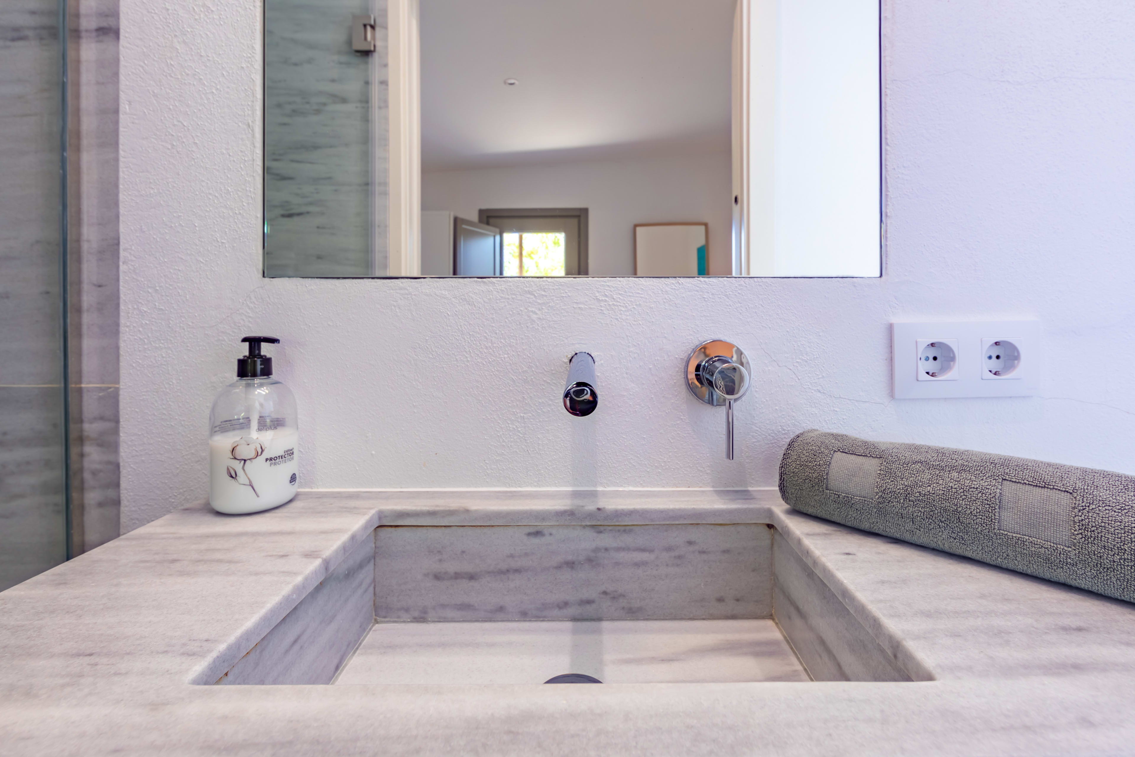 Bathroom 1 — Finca San Mateo