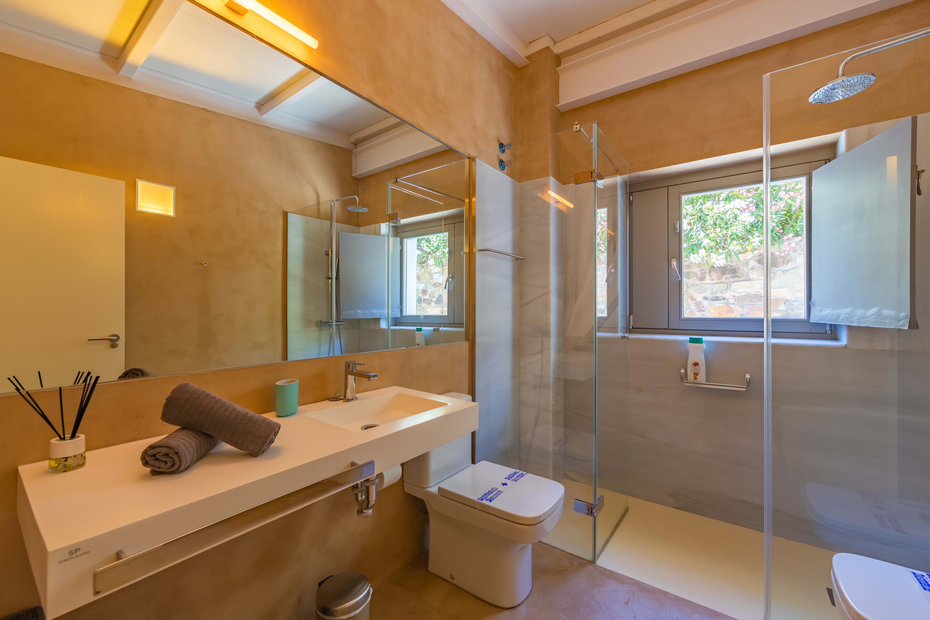 Bathroom 1 — Finca San Mateo