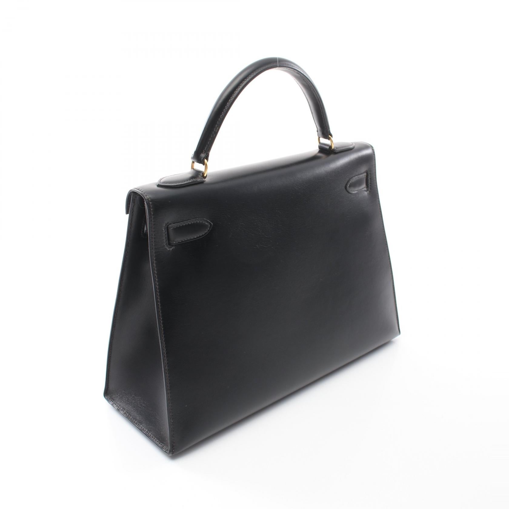 Kelly 32 Sellier in Box calf: firm, round and famously 'boardy'.