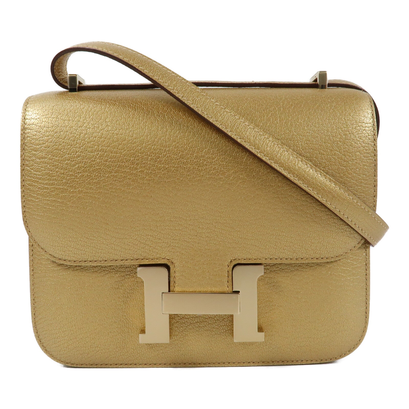 Constance in Chèvre: light, firm and famously scratch-resistant.