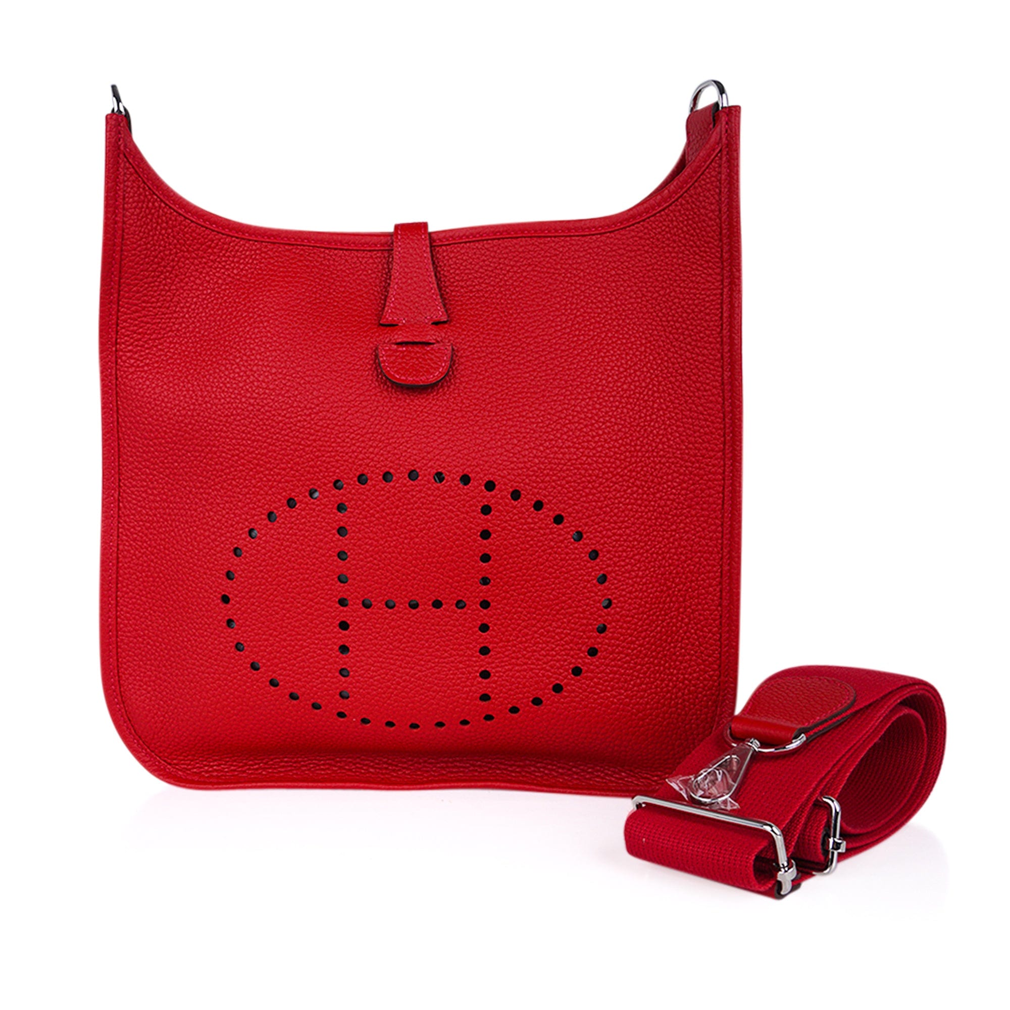 Evelyne in Clemence: the soft, pebbled grain that made the crossbody iconic.