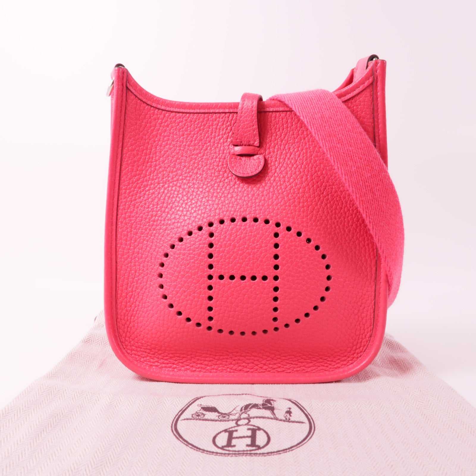 Clemence's generous grain takes saturated colour with a natural, matte depth.
