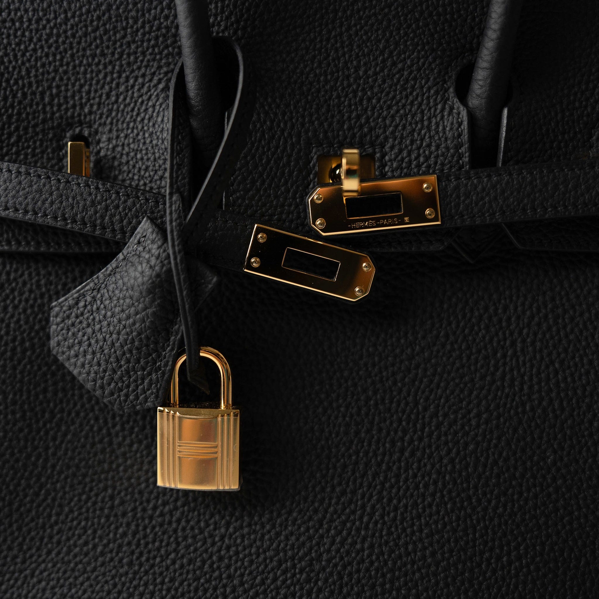 Solid, non-tarnish hardware: the lock, plate, and turnlock that outlive decades of use.
