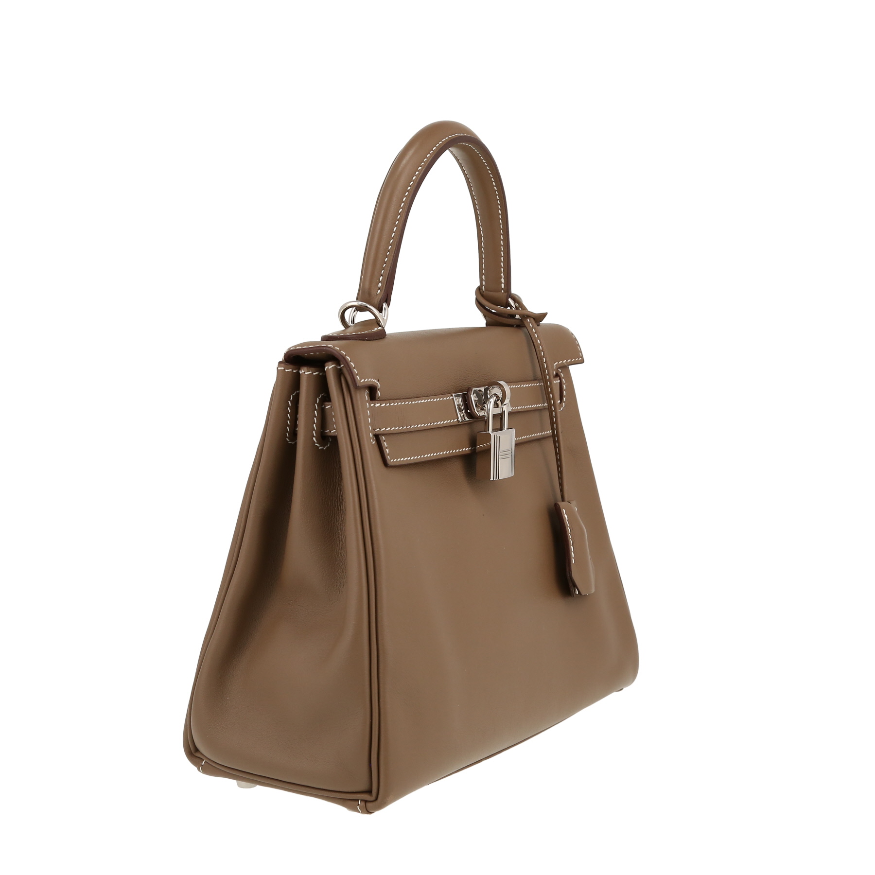 Kelly 25 in Swift, Étoupe, seen from the side: the softened, slightly inward-curving profile that Swift produces and a firmer skin cannot.