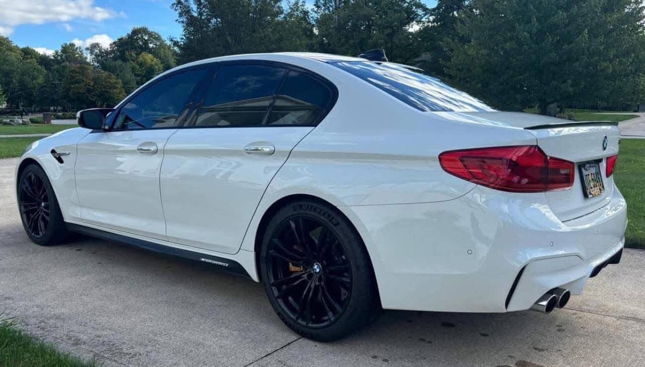 BMW M5 view 4