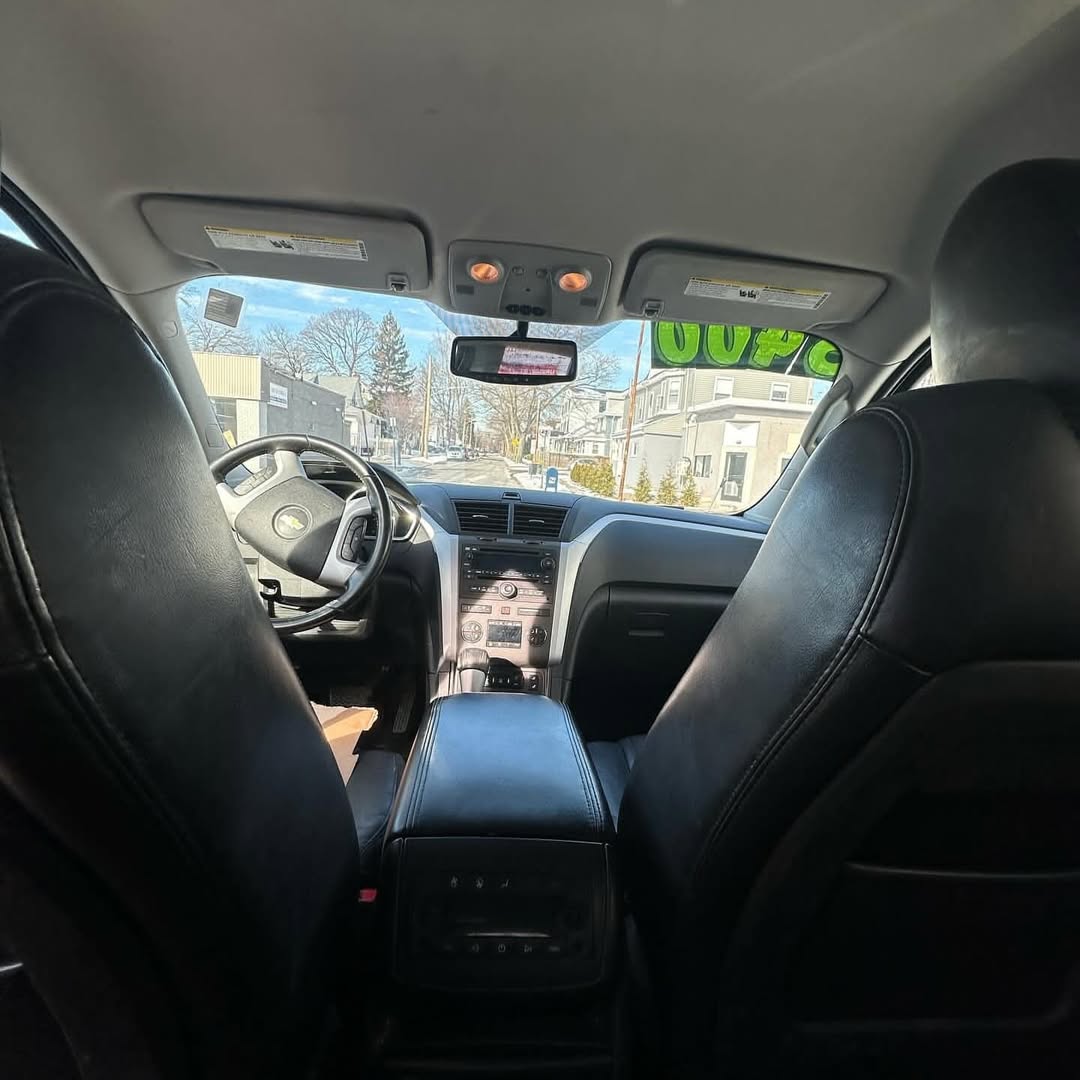 Chevy Traverse LT view 4
