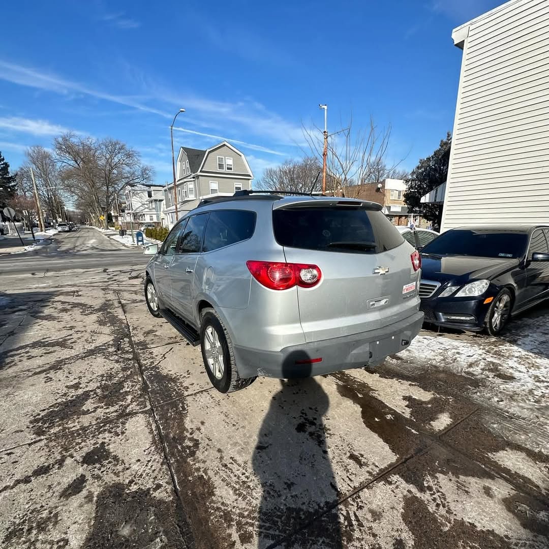 Chevy Traverse LT view 6
