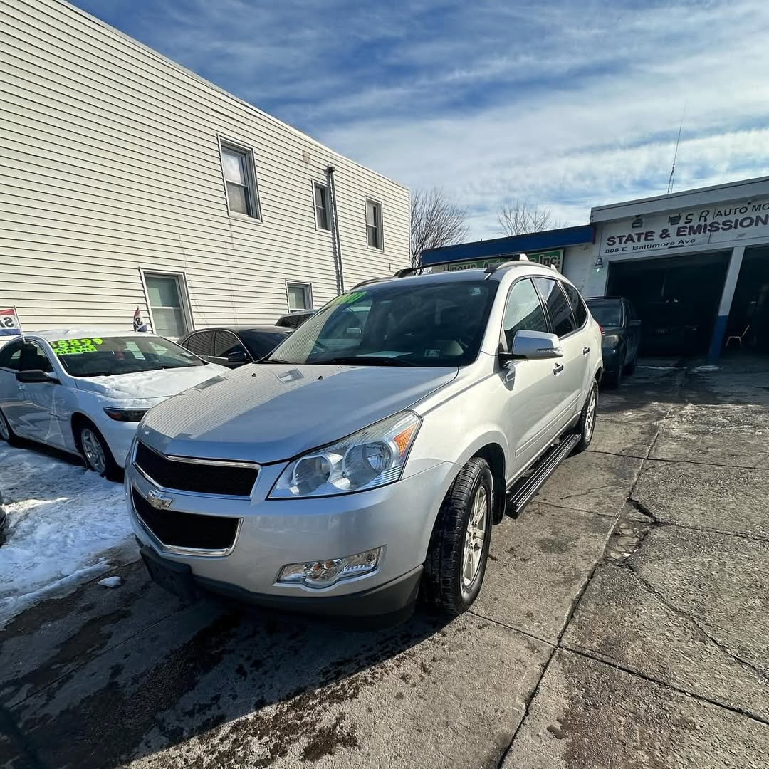 Chevy Traverse LT view 5