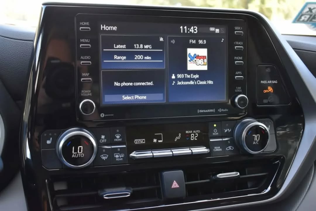 Toyota Highlander XLE view 6