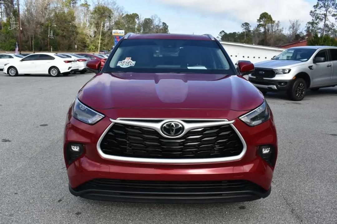 Toyota Highlander XLE view 2
