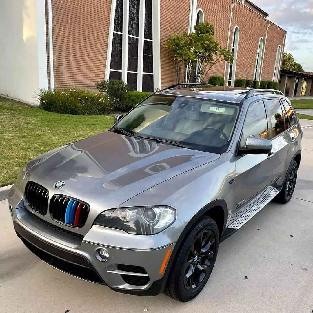 BMW X5 Xdrive35i view 2