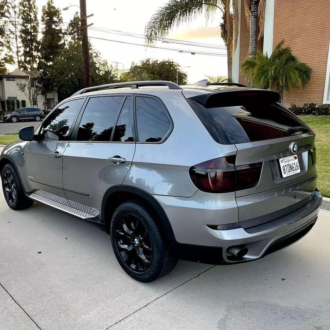 BMW X5 Xdrive35i view 3