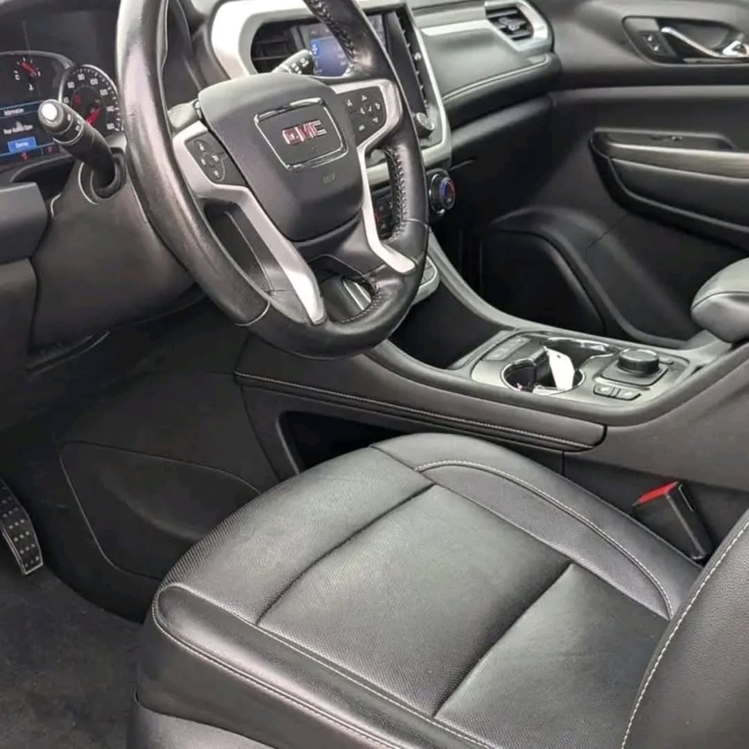GMC Acadia FWD 4dr SLT view 3