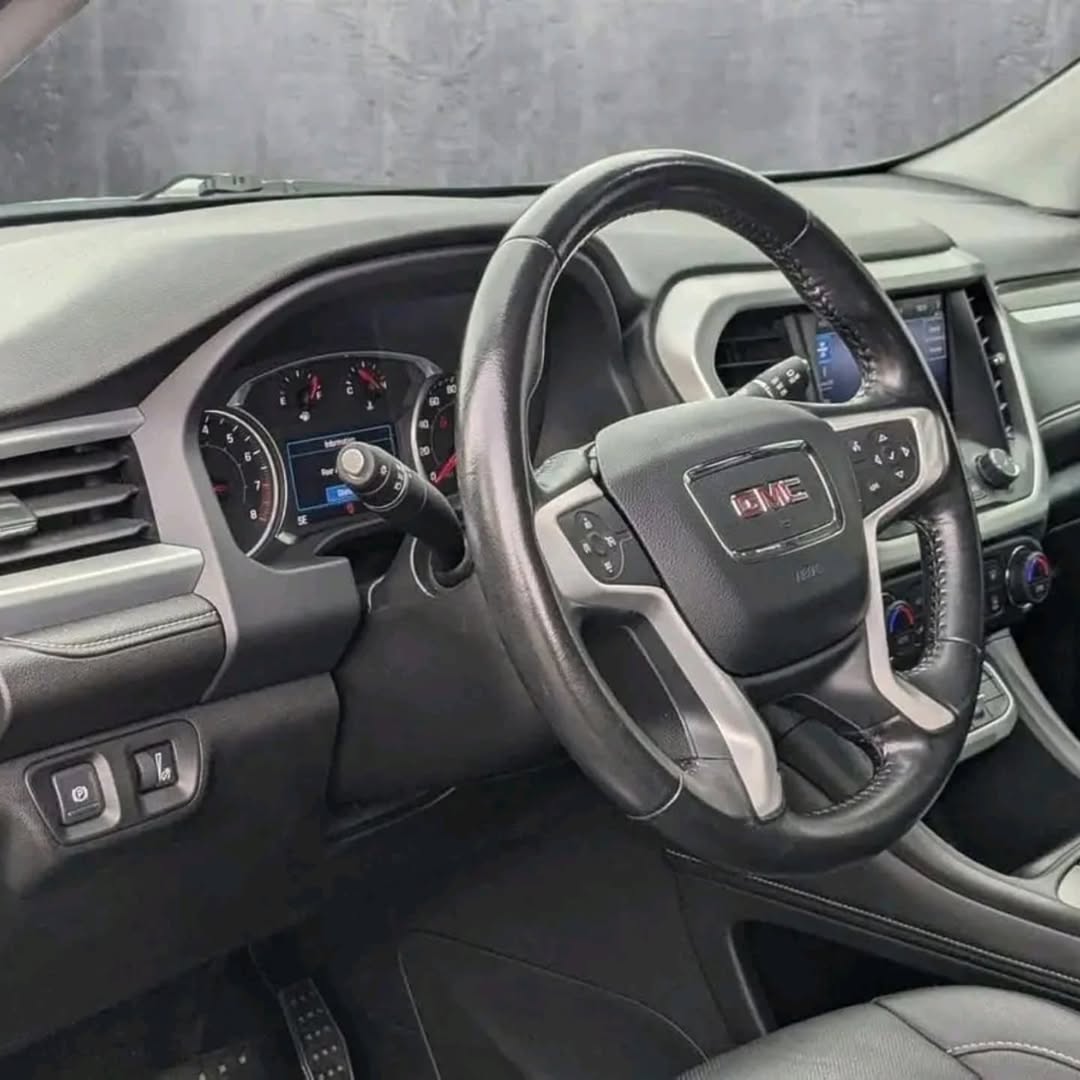 GMC Acadia FWD 4dr SLT view 4