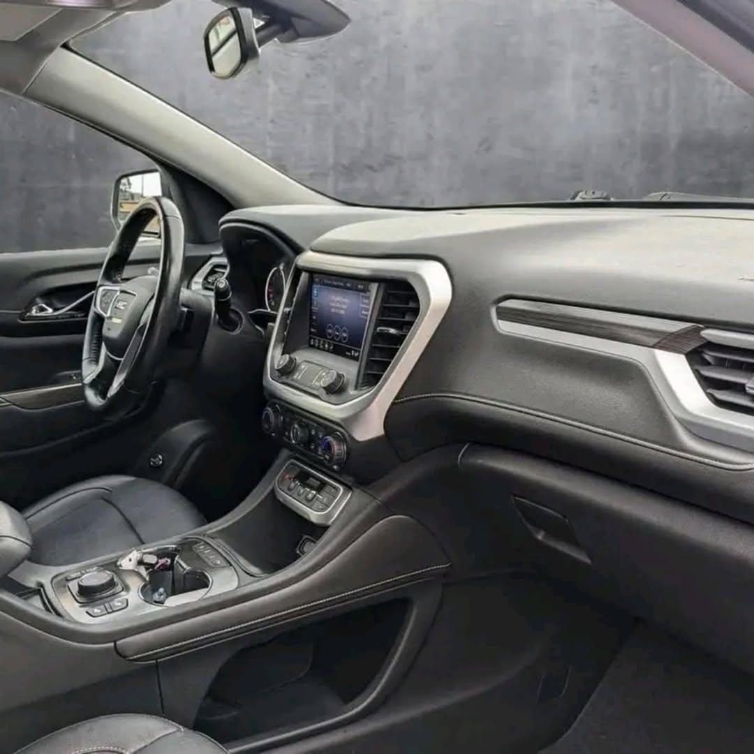 GMC Acadia FWD 4dr SLT view 6