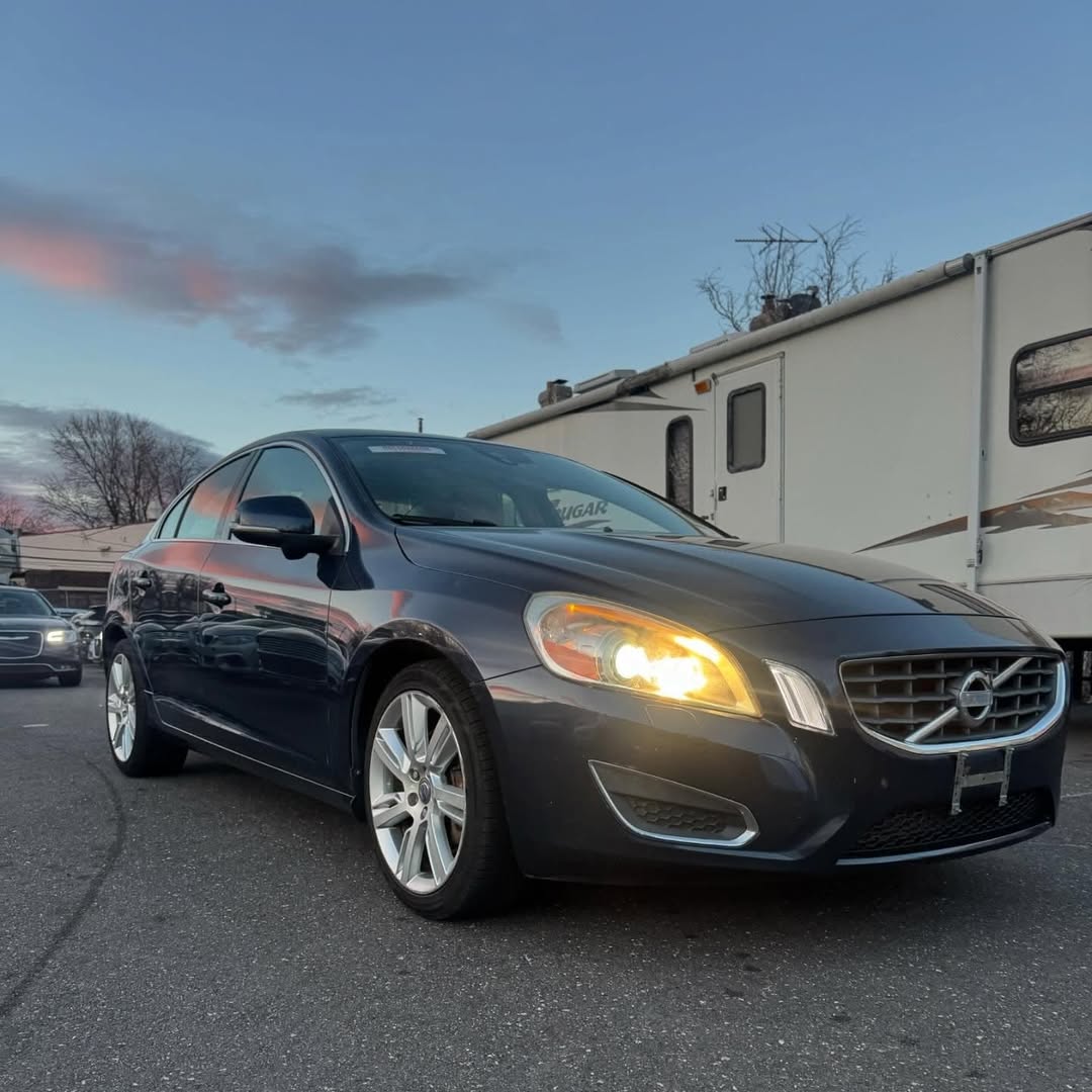 Volvo S60 T6 view 3