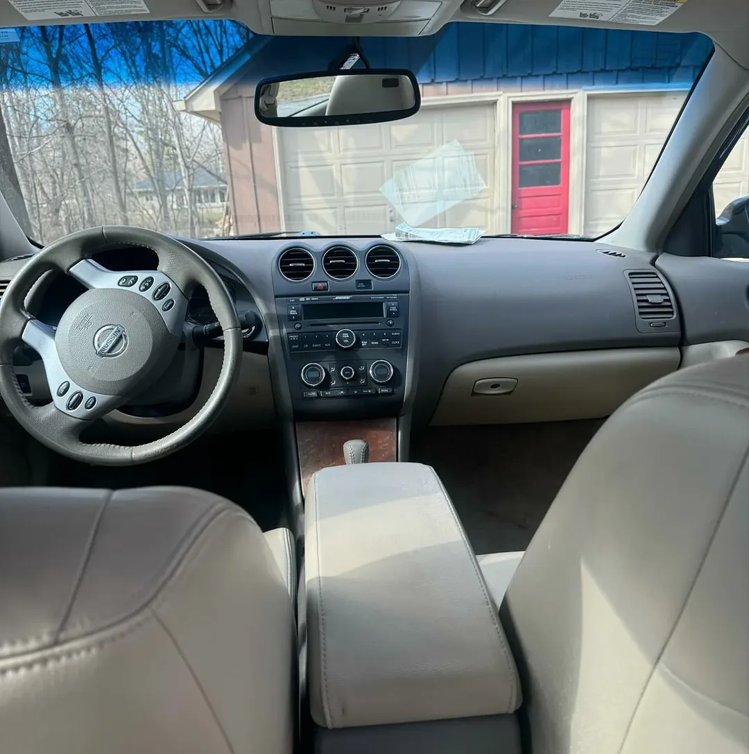 Nissan Altima view 4