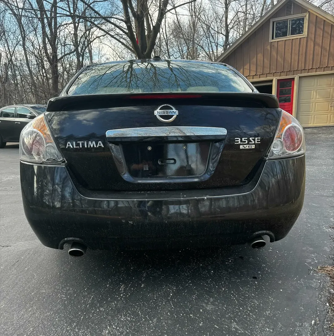 Nissan Altima view 3