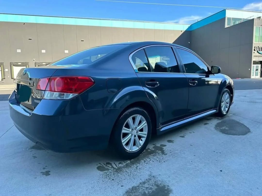 Subaru Legacy AWD view 3