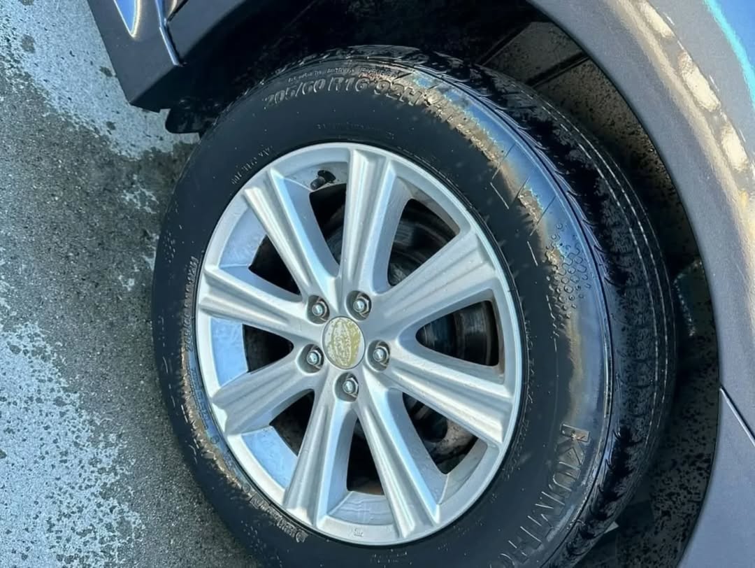 Subaru Legacy AWD view 8