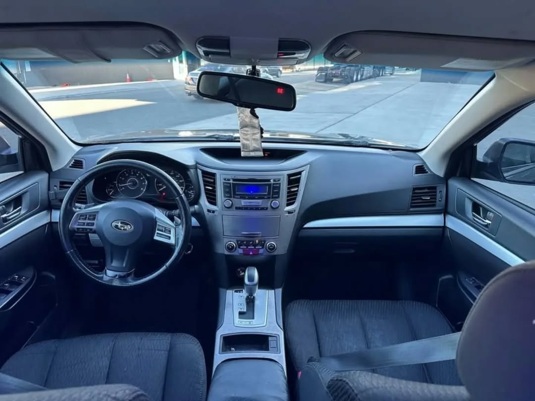 Subaru Legacy AWD view 5