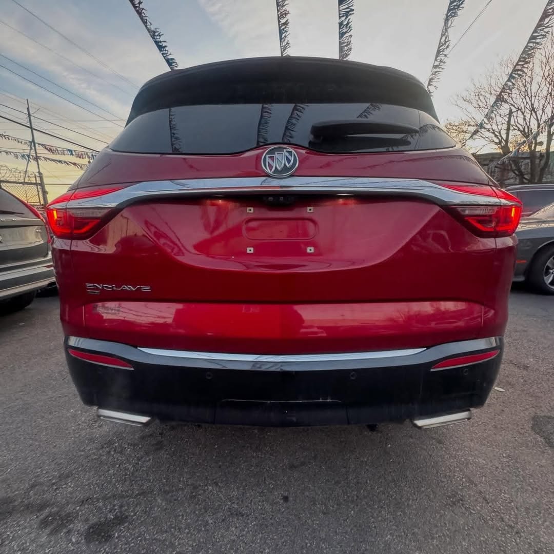 Buick Enclave view 8