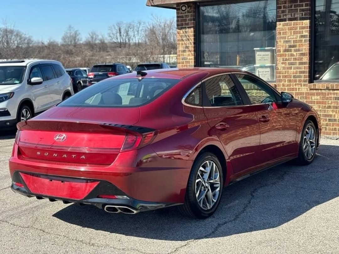 Hyundai Sonata SE view 3