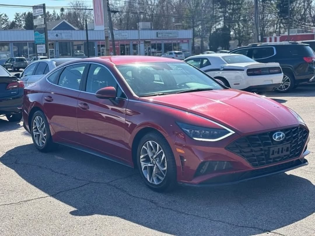 Hyundai Sonata SE view 4