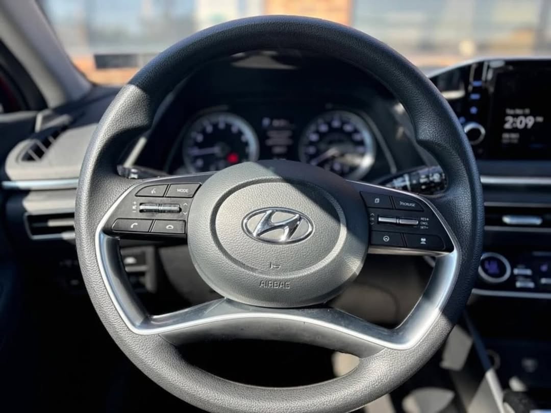 Hyundai Sonata SE view 5