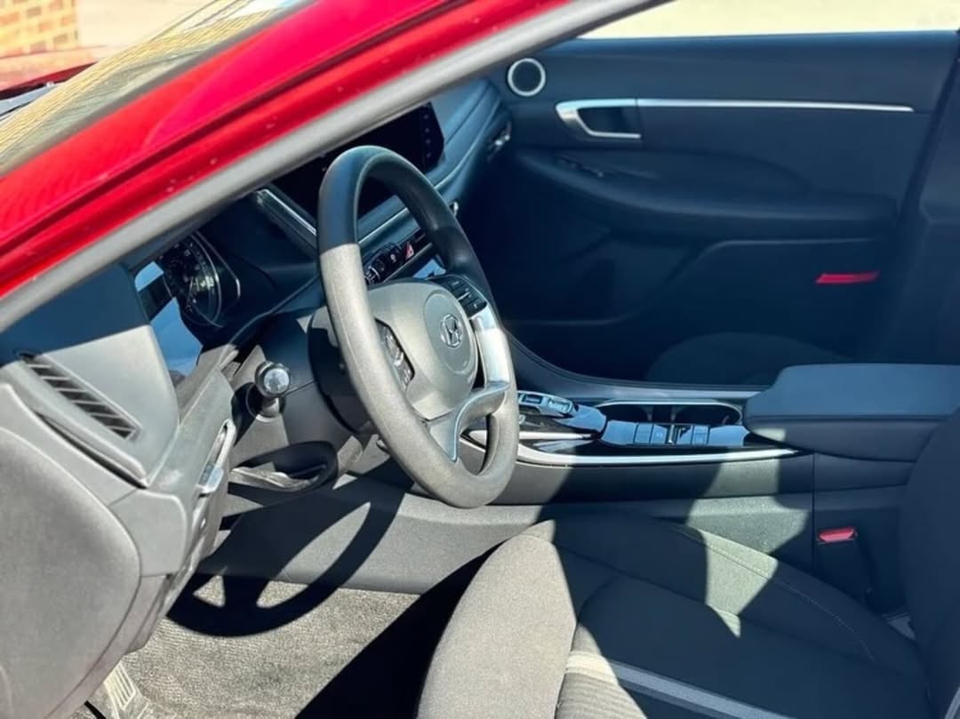 Hyundai Sonata SE view 6