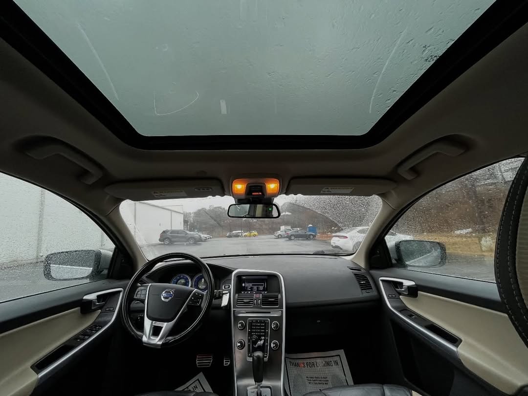 Volvo XC60 view 4