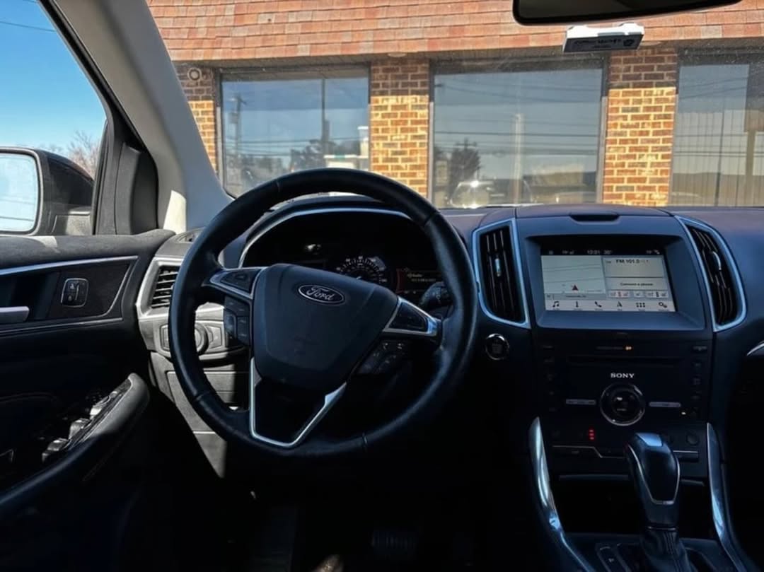 Ford Edge Titanium view 4