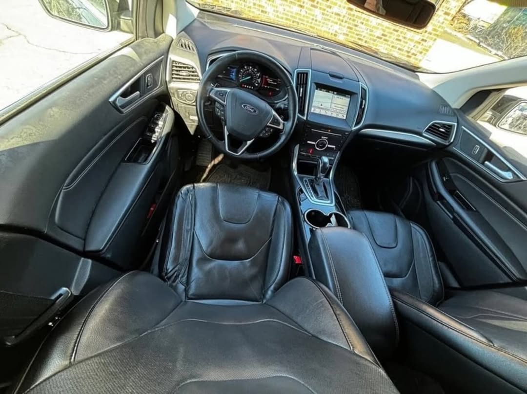 Ford Edge Titanium view 3