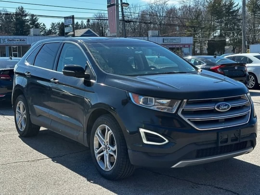 Ford Edge Titanium view 2