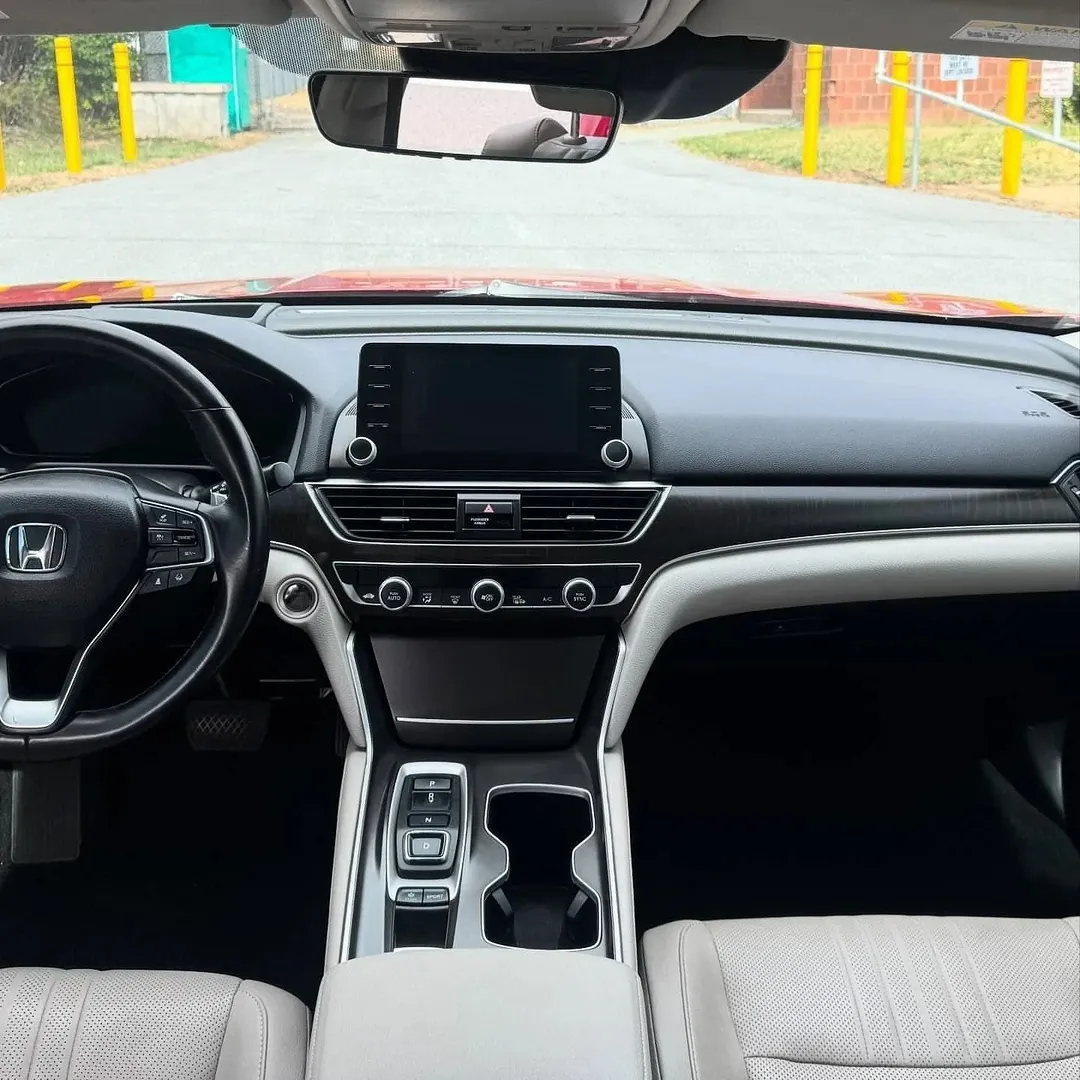 Honda Accord Touring 2.0 view 3