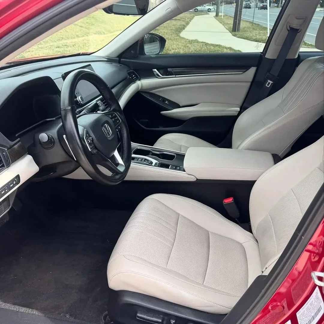Honda Accord Touring 2.0 view 4